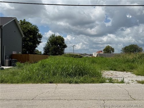 1121 Watt St, Jeffersonville, IN, 47130-3843 | Card Image