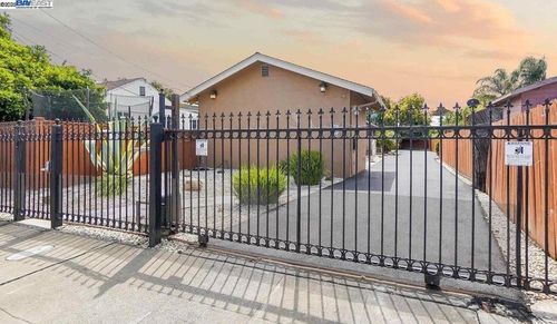 537 Dean St, Hayward, CA, 94541-6417 | Card Image