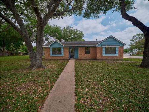 3002 Lamar Cir, El Campo, TX, 77437-2006 | Card Image