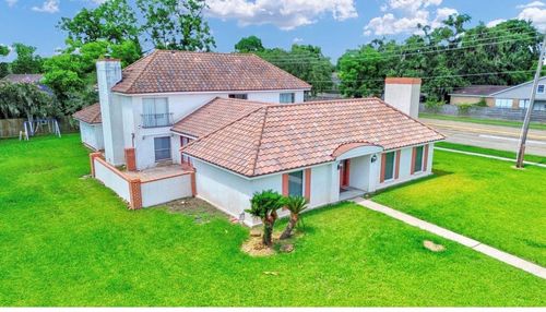 327 Live Oak Ln, Lake Jackson, TX, 77566-4631 | Card Image