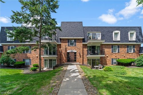303-1900 King James Pkwy, Westlake, OH, 44145-3432 | Card Image