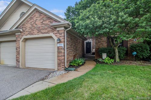 36952 Ridgedale Ct, Farmington Hills, MI, 48331-1838 | Card Image