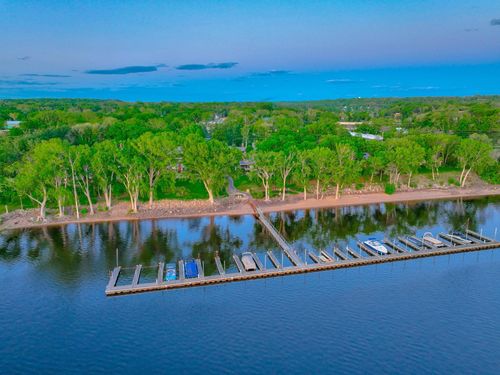 120 Eastbank Ct N, Hudson, WI, 54016-1078 | Card Image