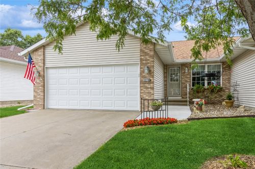 3270 Sunburst Ave, Marion, IA, 52302-7719 | Card Image
