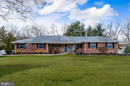 135 Mellon Ave, Gibbstown, NJ, 08027-1535 | Card Image
