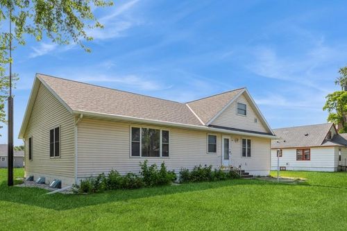 212 State St, Elrosa, MN, 56325-5302 | Card Image