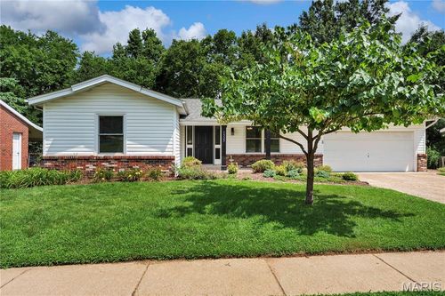 1323 Greenmar Dr, Fenton, MO, 63026-3345 | Card Image