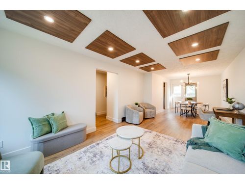 111 Grandin Villge, Saint Albert, AB, T8N1R9 | Card Image
