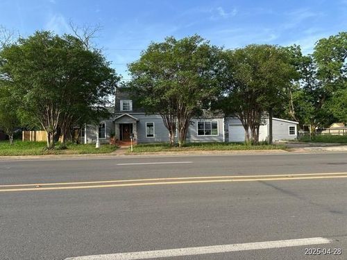 820 E Colorado St, Pearsall, TX, 78061-3714 | Card Image