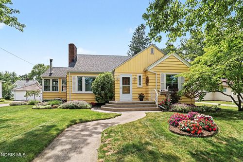 217 Woodland Ave, Swanton, OH, 43558-1050 | Card Image