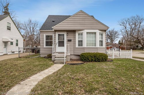 609 E Baker Ave, Clawson, MI, 48017-1673 | Card Image