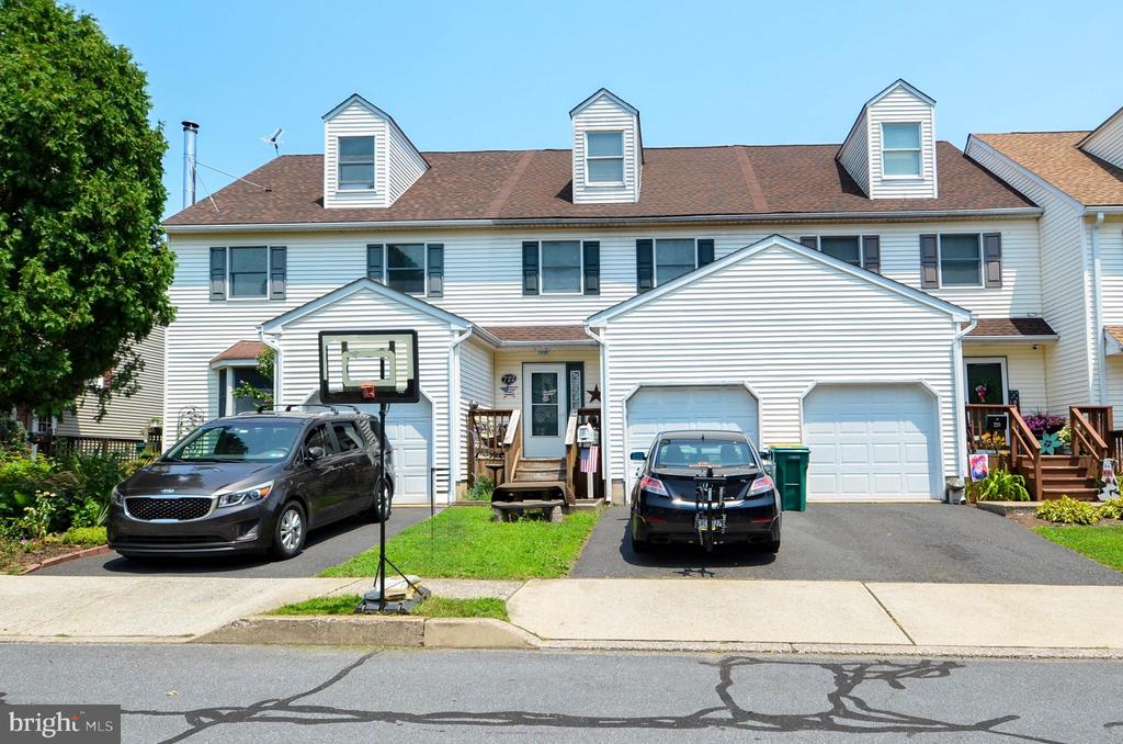 Cedar Ct, Red Hill, PA 18076