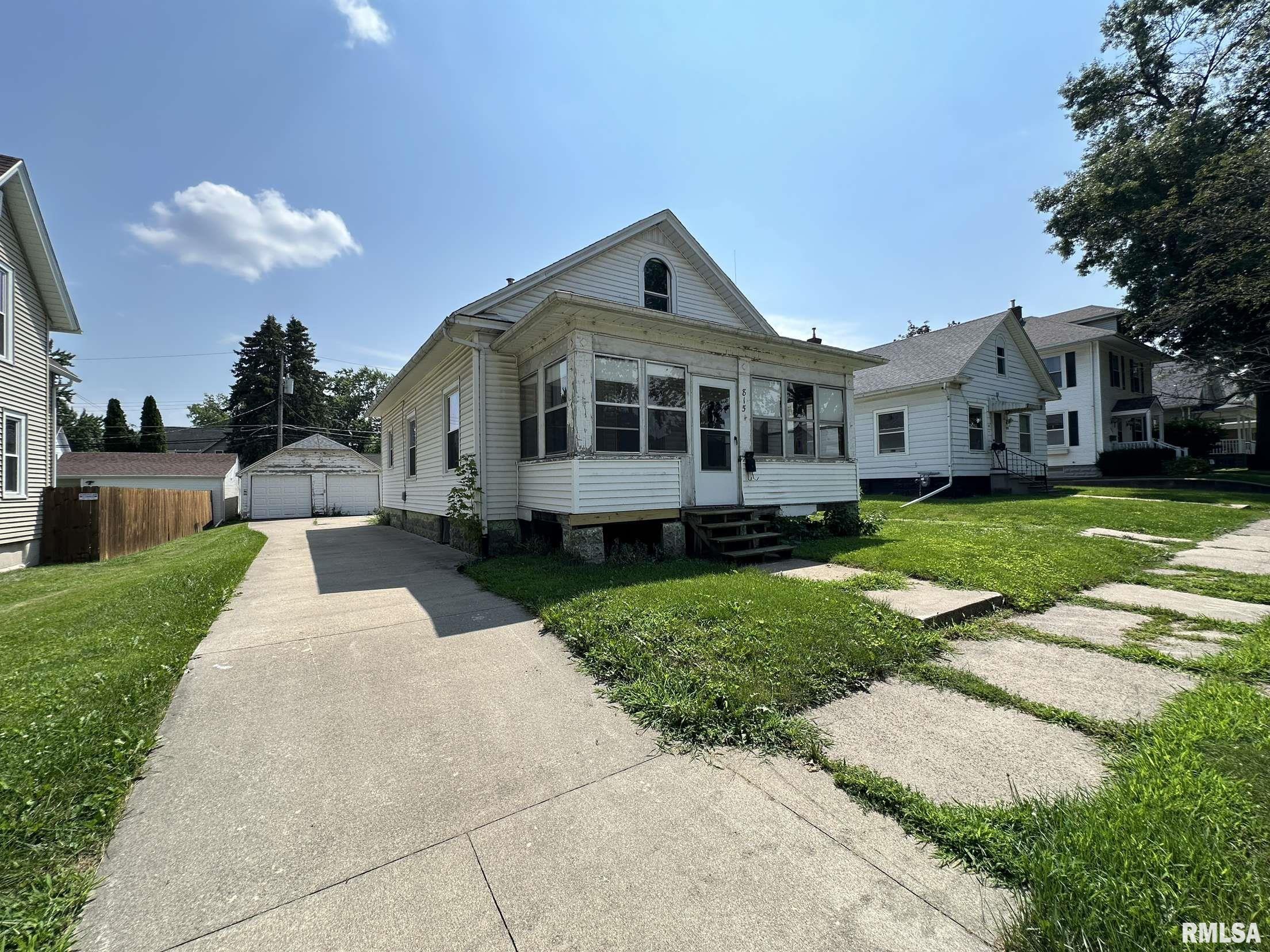 14th Ave, Clinton, IA 52732
