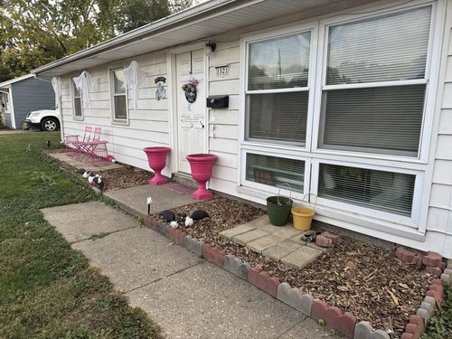 1521 Hedge Rd, Champaign, IL, 61821-2005 | Card Image