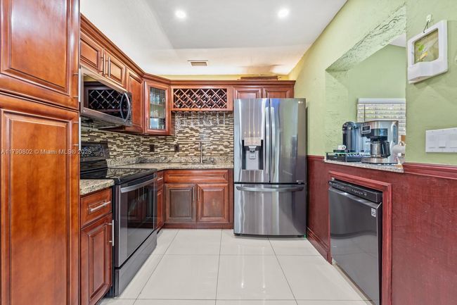 6800 Sw 26 Th St, House other with 2 bedrooms, 3 bathrooms and null parking in Miramar FL | Image 6