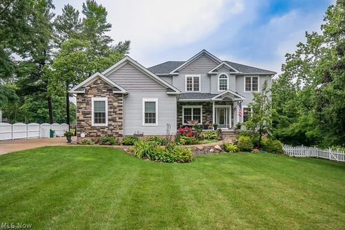 7640 Hopkins Rd, Mentor, OH, 44060-7042 | Card Image