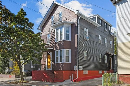107 Penn St, Providence, RI, 02909-1326 | Card Image