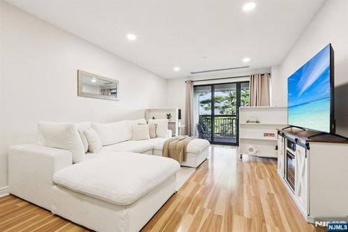 1 Orient Way, Rutherford, NJ, 07070-2524 | Card Image