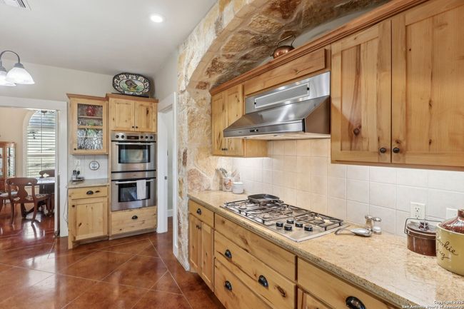221 Cypress Estates Pkwy, House other with 3 bedrooms, 2 bathrooms and null parking in Ingram TX | Image 12