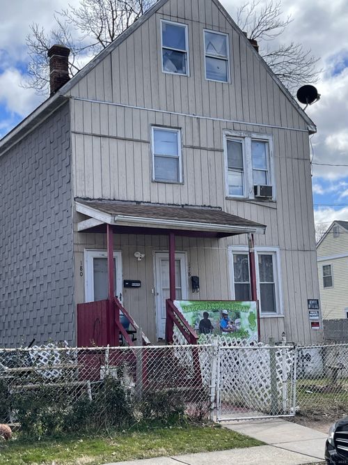 178 Brook St, Hartford, CT, 06120-2307 | Card Image