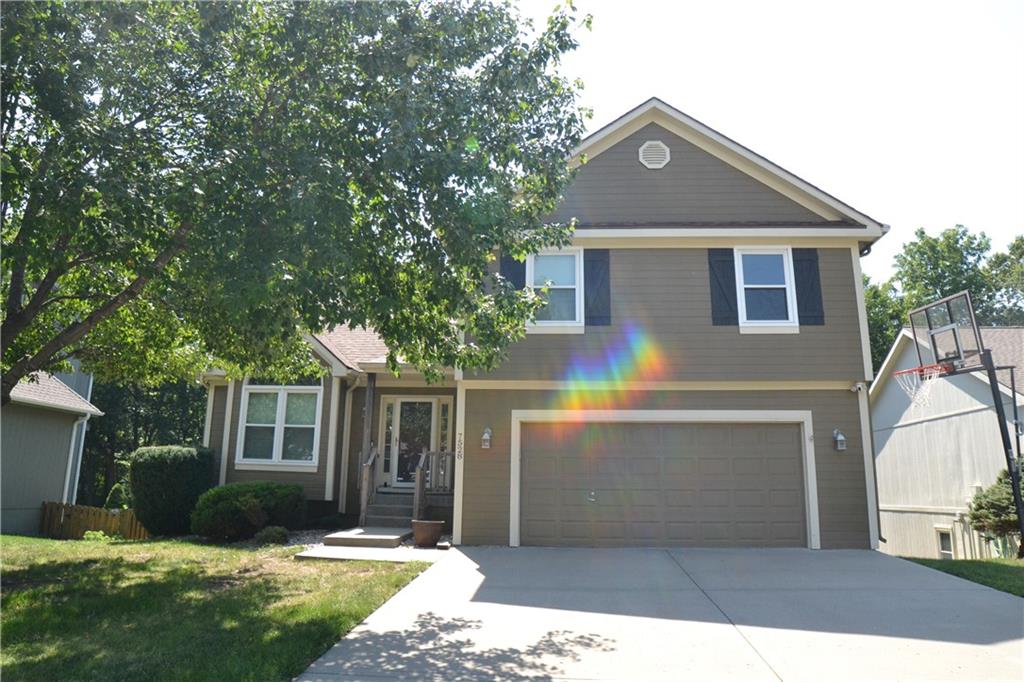 Tullis Ave, Kansas City, MO 64158