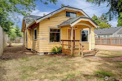 1918 N 115th St, Seattle, WA, 98133-8415 | Card Image