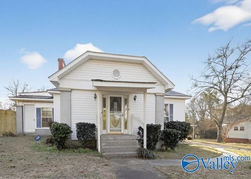 12 Wallace Dr, Tallassee, AL, 36078-2137 | Card Image