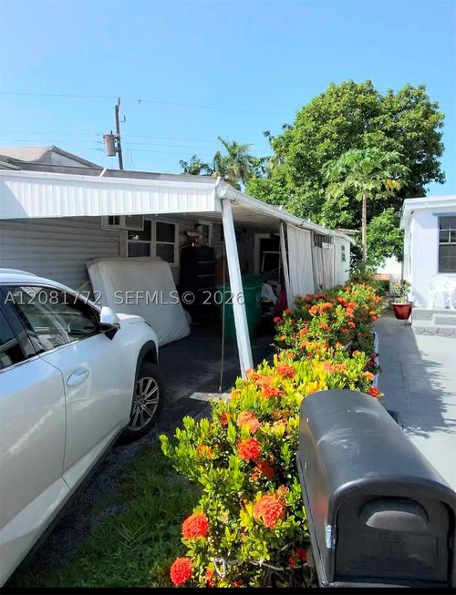 8640 Sw 17th St, Davie, FL, 33324-5104 | Card Image