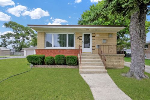 8013 Neva Ave, Burbank, IL, 60459-1616 | Card Image