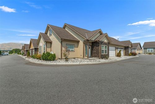 211 Solomon Loop Nw, East Wenatchee, WA, 98802-6085 | Card Image