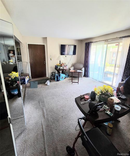 29304 Gloede Dr, Warren, MI, 48088-4033 | Card Image