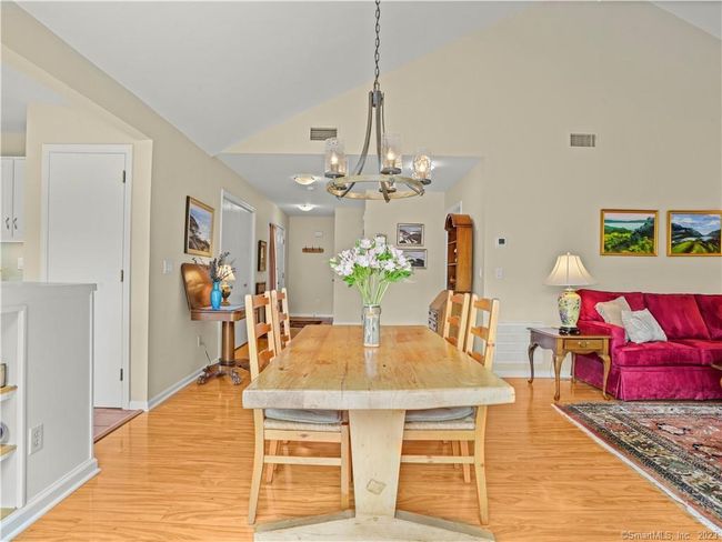 Dining area | Image 6