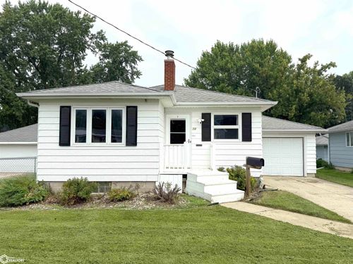 24 24th St Sw, Mason City, IA, 50401-6718 | Card Image