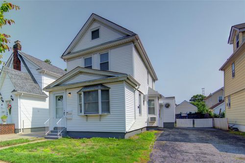 99 Elizabeth St, Floral Park, NY, 11001-2128 | Card Image