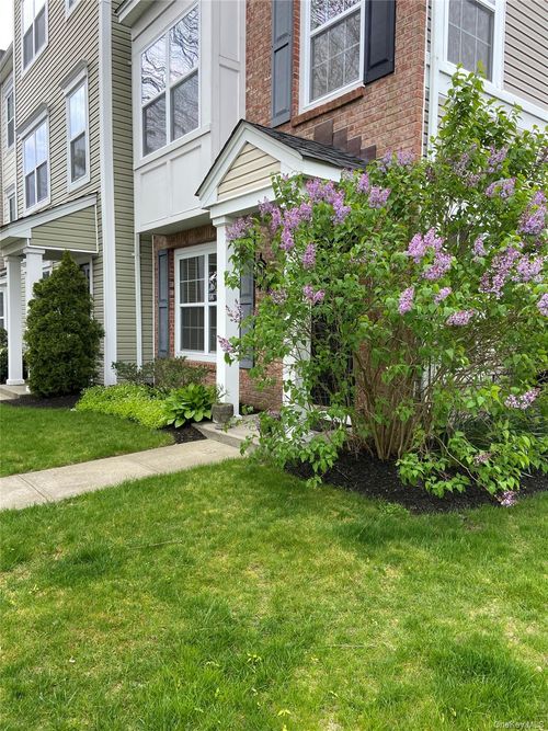 1 Maler Ln, Patchogue, NY, 11772-3558 | Card Image