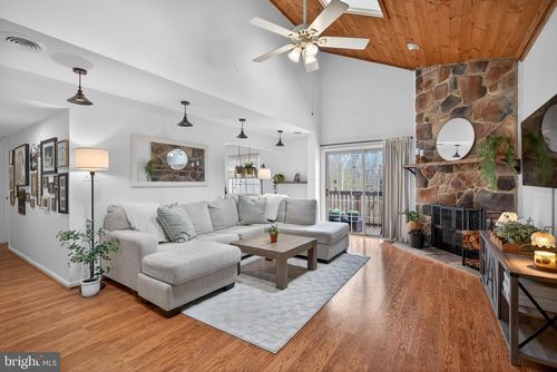 860 Patrick Pl, CHALFONT, PA, 18914-4016 | Card Image