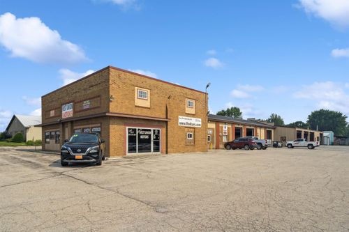 409 W Bradford St, West Union, IA, 52175-1261 | Card Image