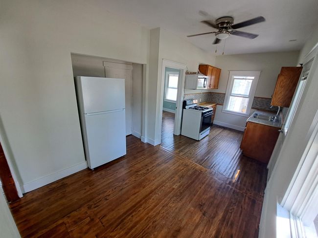 1417 S 8 Th St, House other with 2 bedrooms, 2 bathrooms and null parking in Clinton IA | Image 9