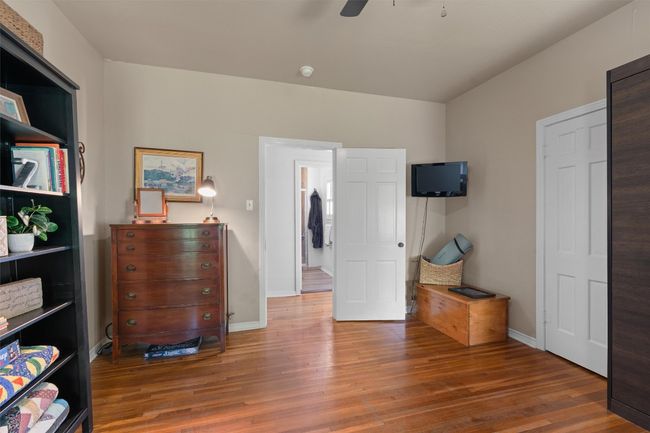 1922 W Lake Dr, House other with 3 bedrooms, 2 bathrooms and 6 parking in Taylor TX | Image 25