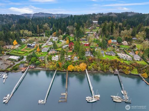 9986 Ne Ewing St, Bainbridge Island, WA, 98110-2117 | Card Image