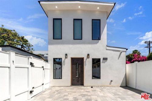 14121 Califa St, Sherman Oaks, CA, 91401-3605 | Card Image