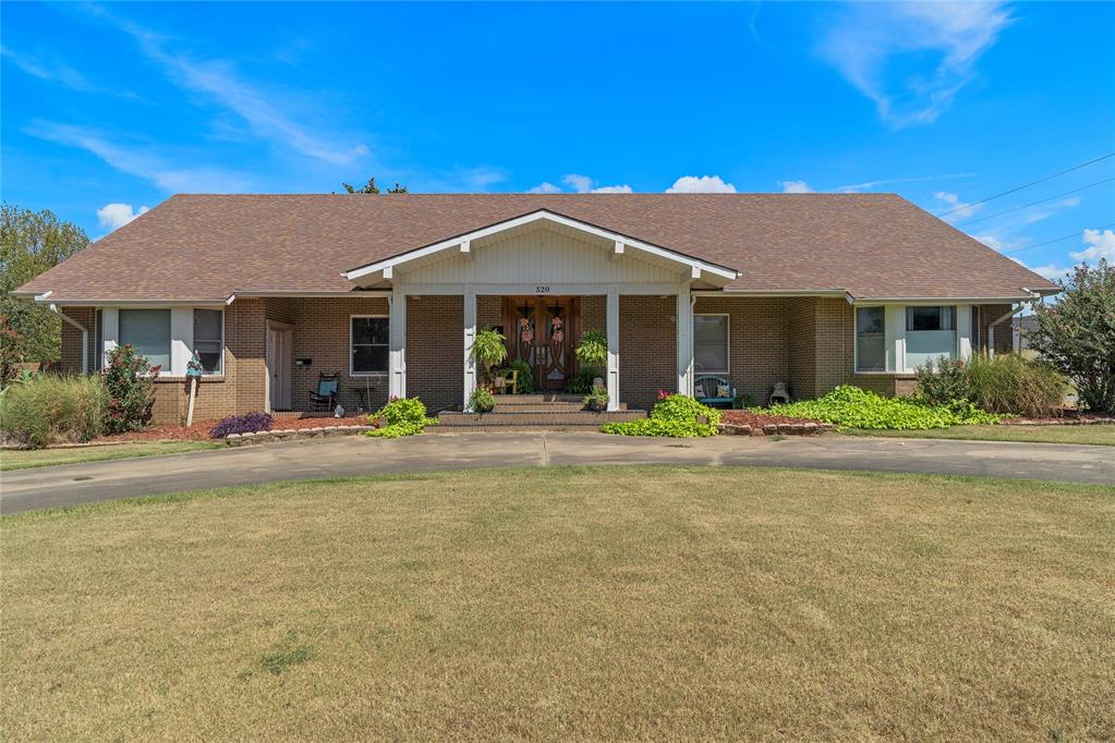 5th St, Okemah, OK 74859