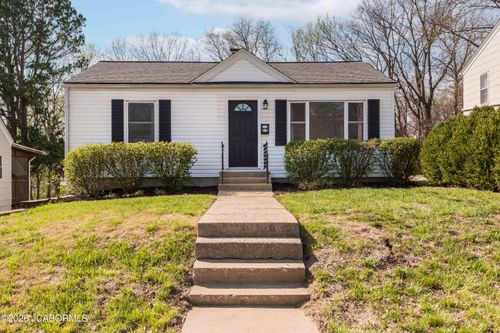 218 Hughes St, Jefferson City, MO, 65109-1237 | Card Image