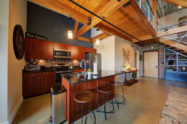 Kitchen Island Area | Image 7