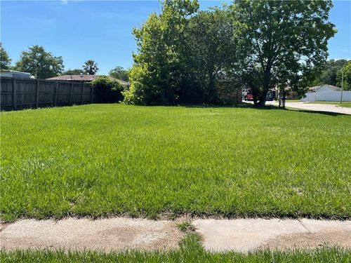 2416 Kinglet Dr, Saint Bernard, LA, 70085-5631 | Card Image