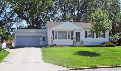 1421 Madison Street, Cedar Falls, IA, 50613 | Card Image