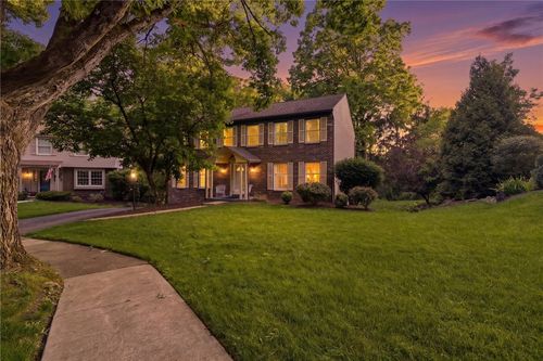 864 Eisenhower Dr, Mt. Lebanon, PA, 15228-1786 | Card Image