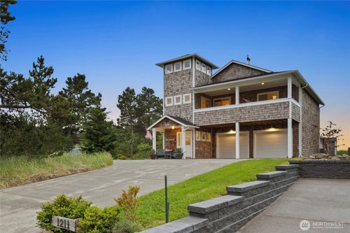 1211 Ocean Beach Blvd S, Long Beach, WA, 98631-4053 | Card Image
