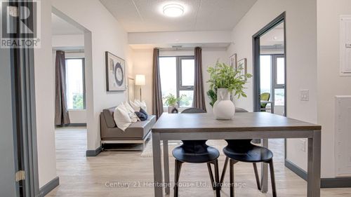 618-298 Hemlock St, Waterloo, ON, N2L0K8 | Card Image