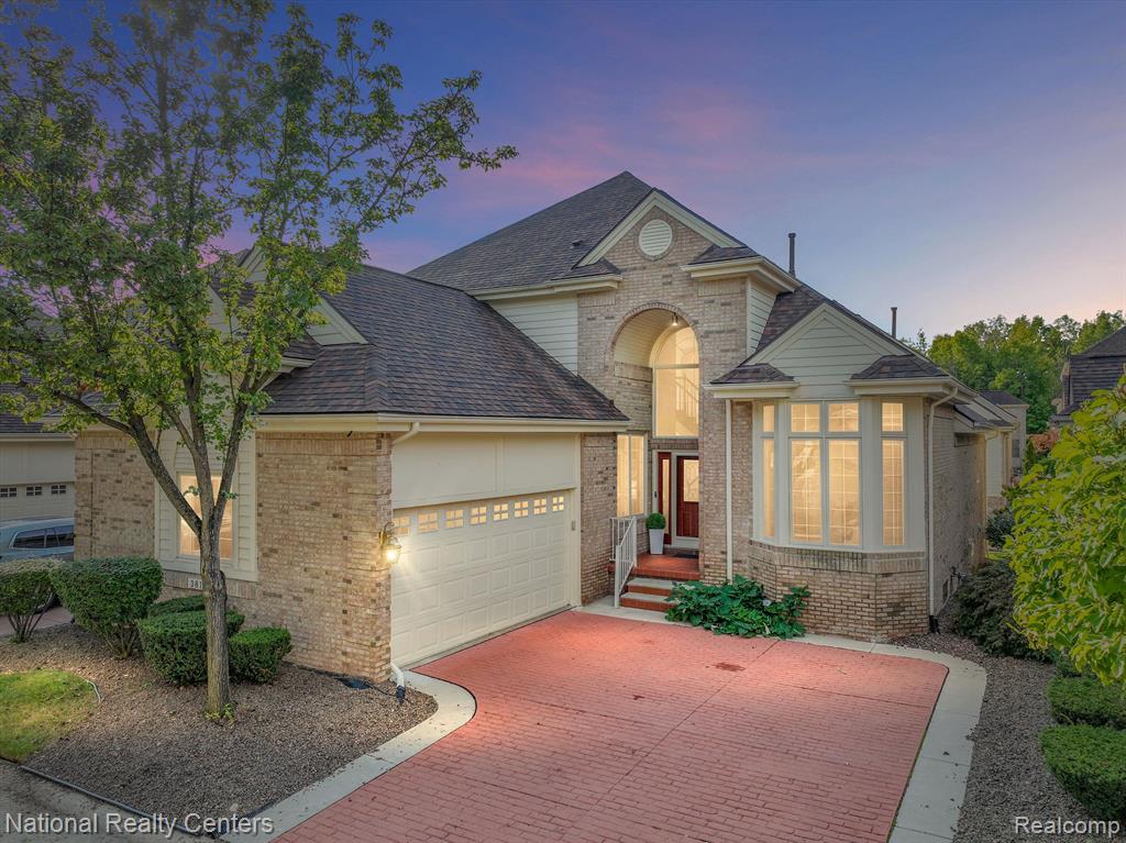 Vista Dr, Livonia, MI 48152